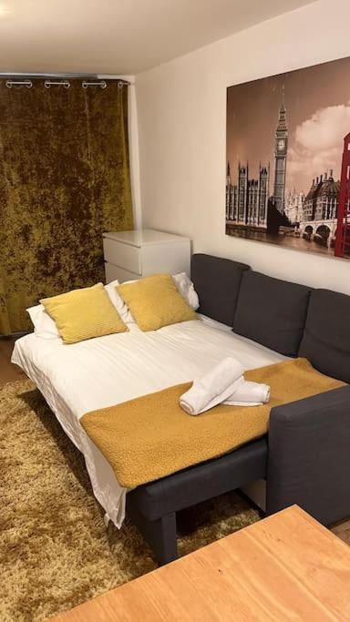Self Contained 2 Bedroom Flat In Southwark Apartamento
