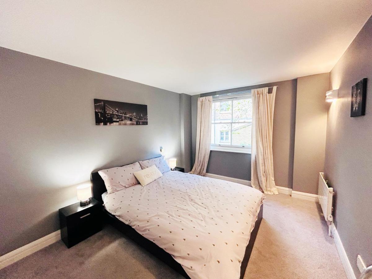 Amazing Flat Near South Kensington - 2 To 3 Bedrooms *