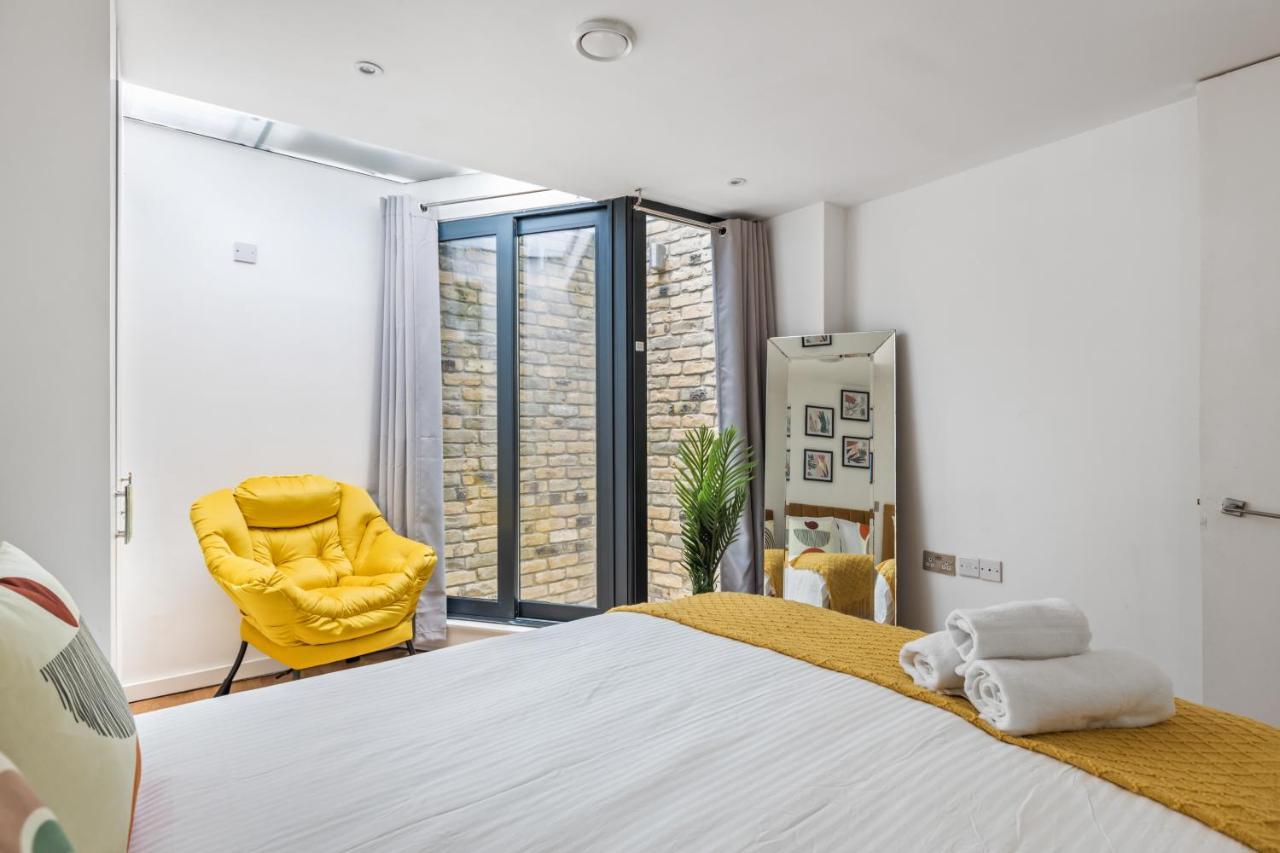Trafalgar Square Arty Apartment London