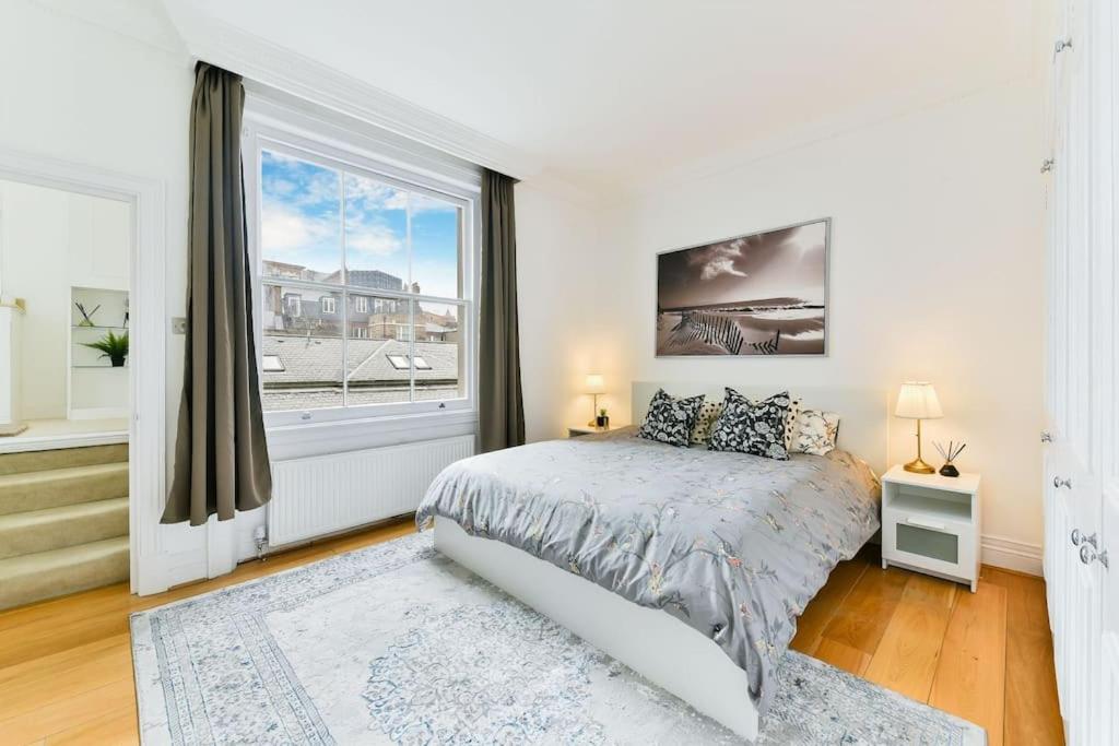 Apartment Knightsbridge Stylish Two Bedroom