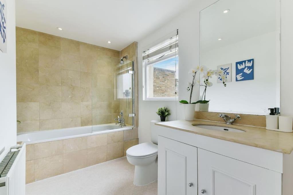 Apartment Knightsbridge Stylish Two Bedroom *