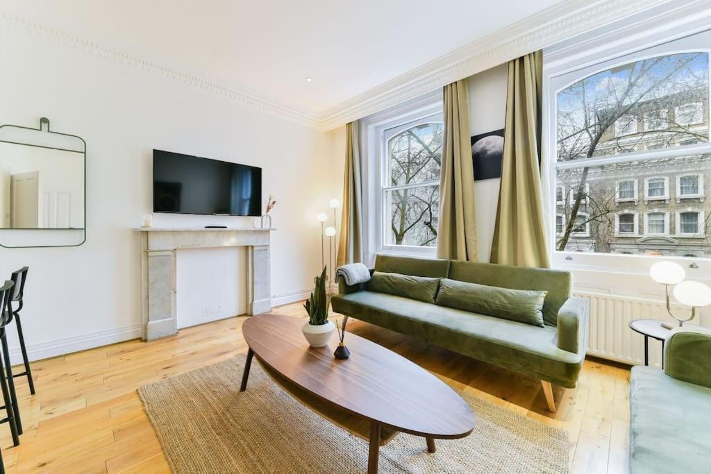 Apartment Knightsbridge Stylish Two Bedroom London