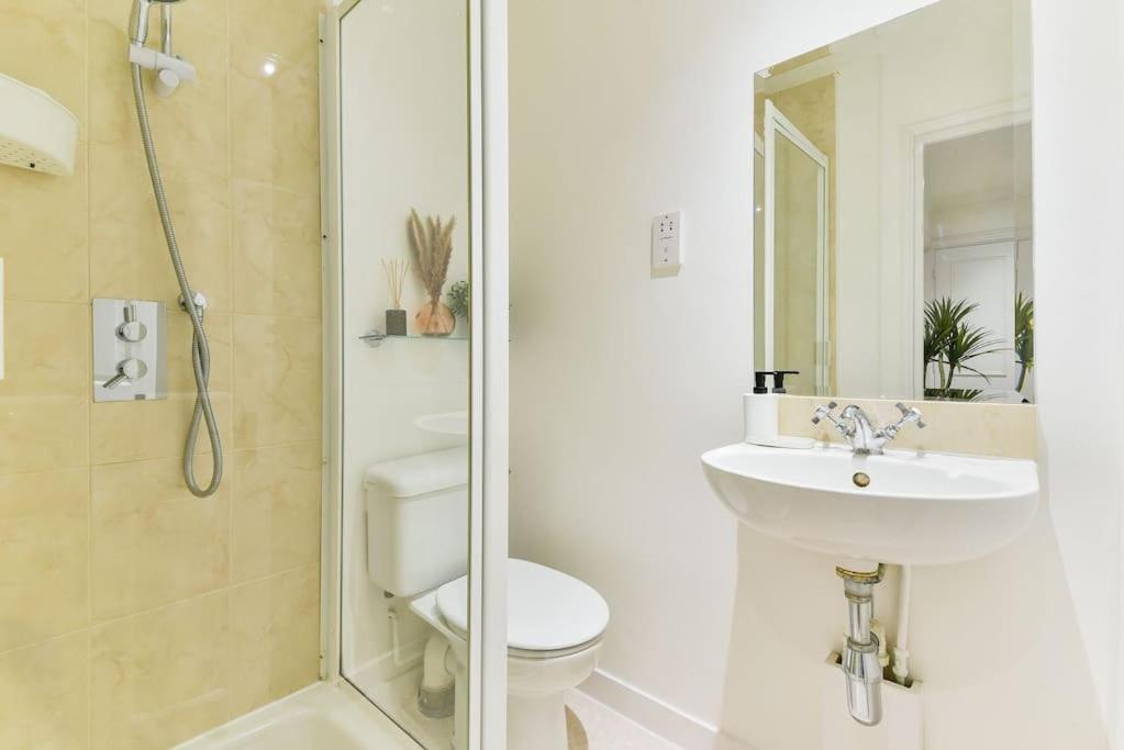 Knightsbridge Stylish Two Bedroom