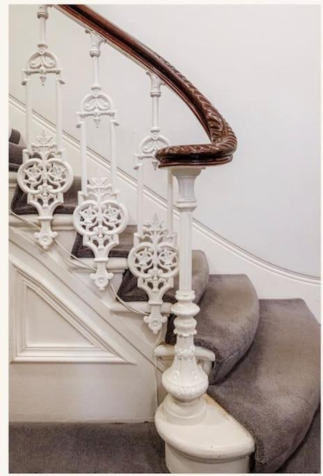 Stunning 2 Bed Apartamento *