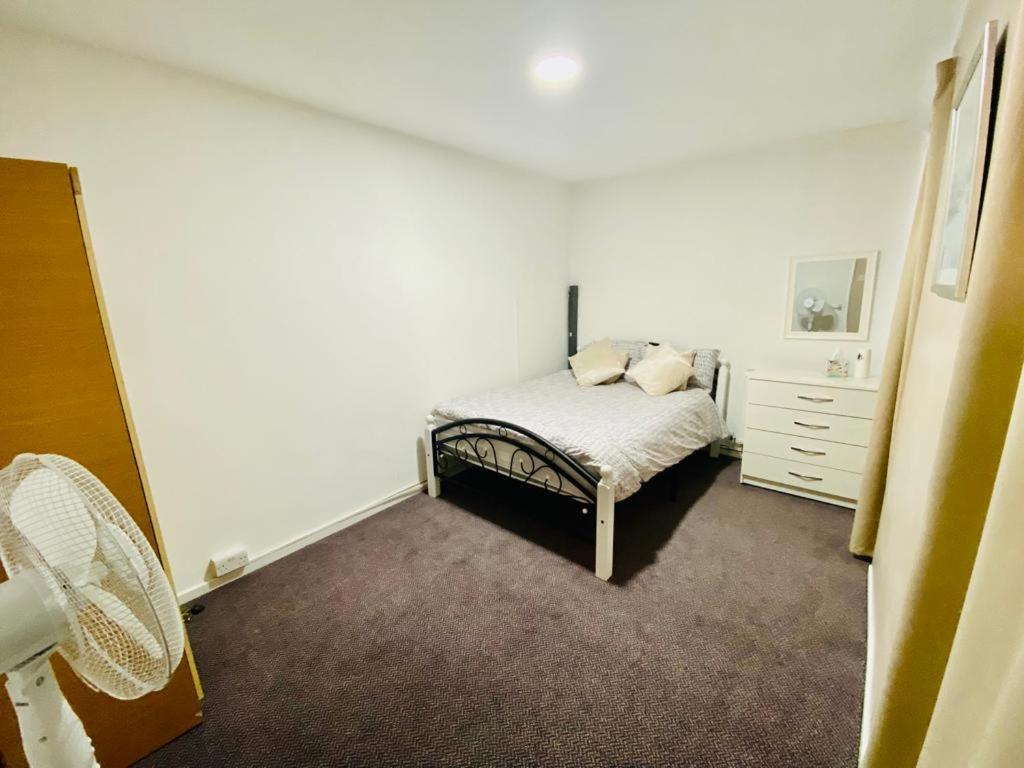 Spacious One Bedroom Edgeware Road Central