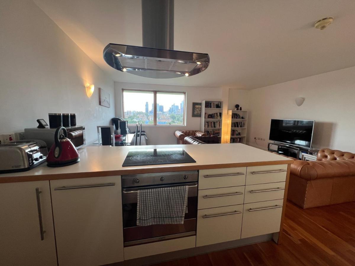 Apartment 2 Bed 2 Bath Luxury In London