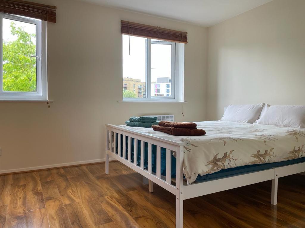 Self Contained 1 Bed Flat Next To Transport For Canary Wharf And Excel, O2 With Free Parking Apartamento Londres
