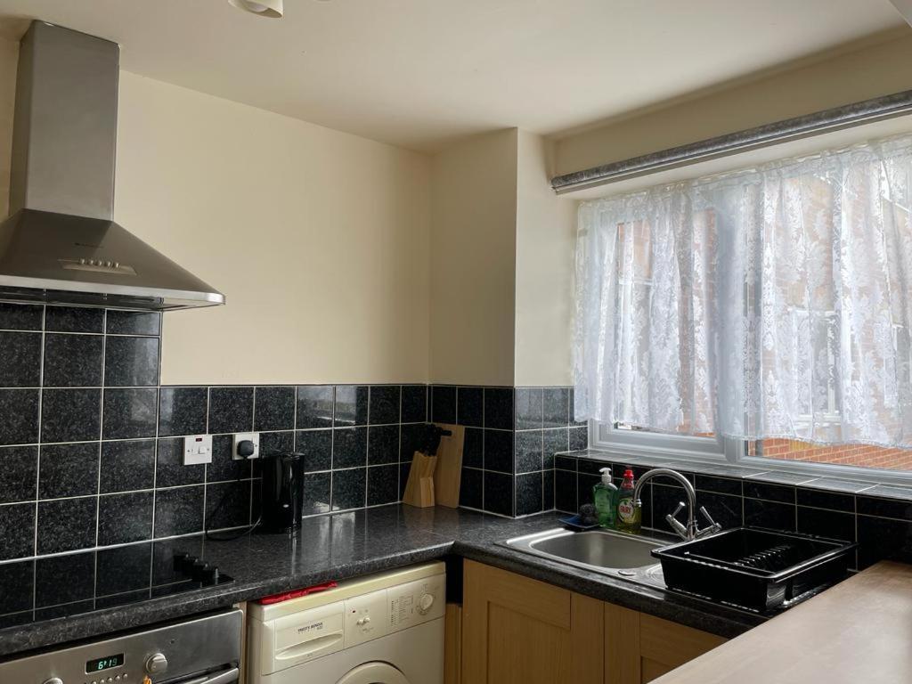 Self Contained 1 Bed Flat Next To Transport For Canary Wharf And Excel, O2 With Free Parking Appartement *