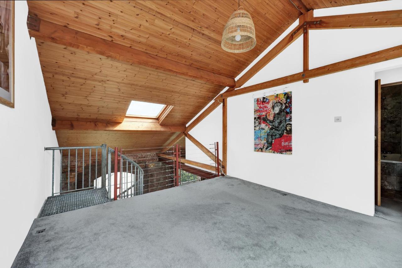Apartment Large Industrial Style 2 Bedroom Short Term & Flexible Renting Canary Wharf With Free Wifi *