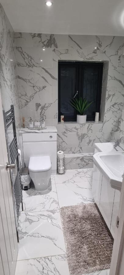 Beautiful With Free On Street Parking In Sydenham Séjour chez l'habitant *