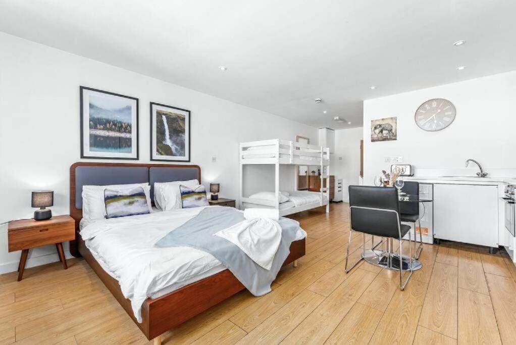 1 Bedroom Flat Piccadilly Sleep 7 In Vr10 * Londres