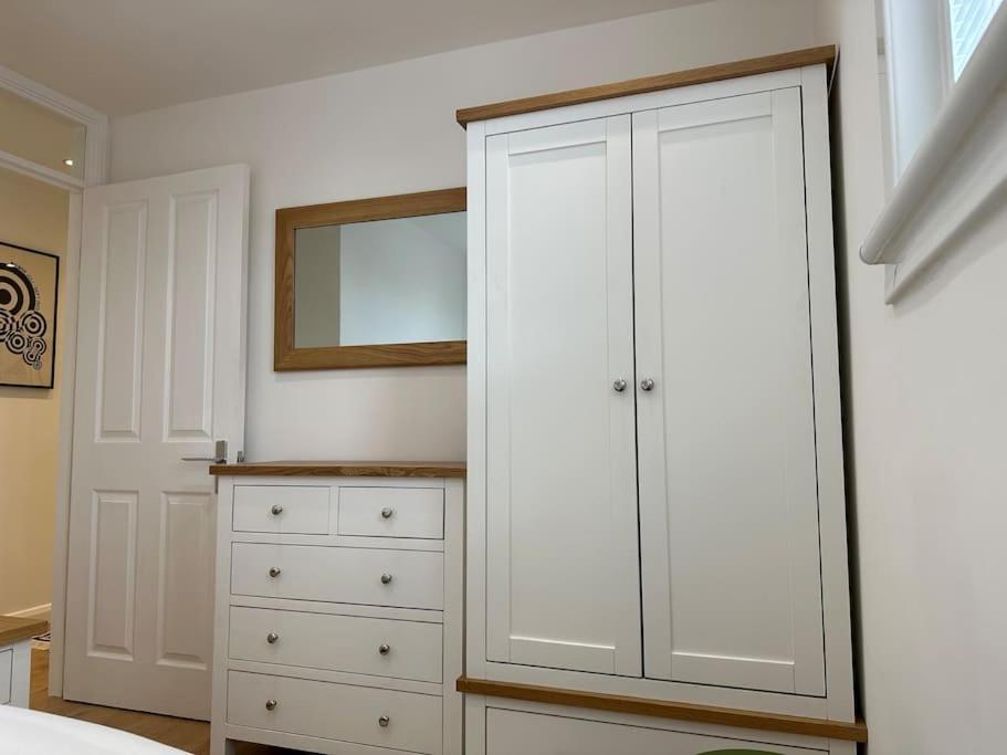 Stylish, Smart & Fun 4 Bed Apartamento Londres