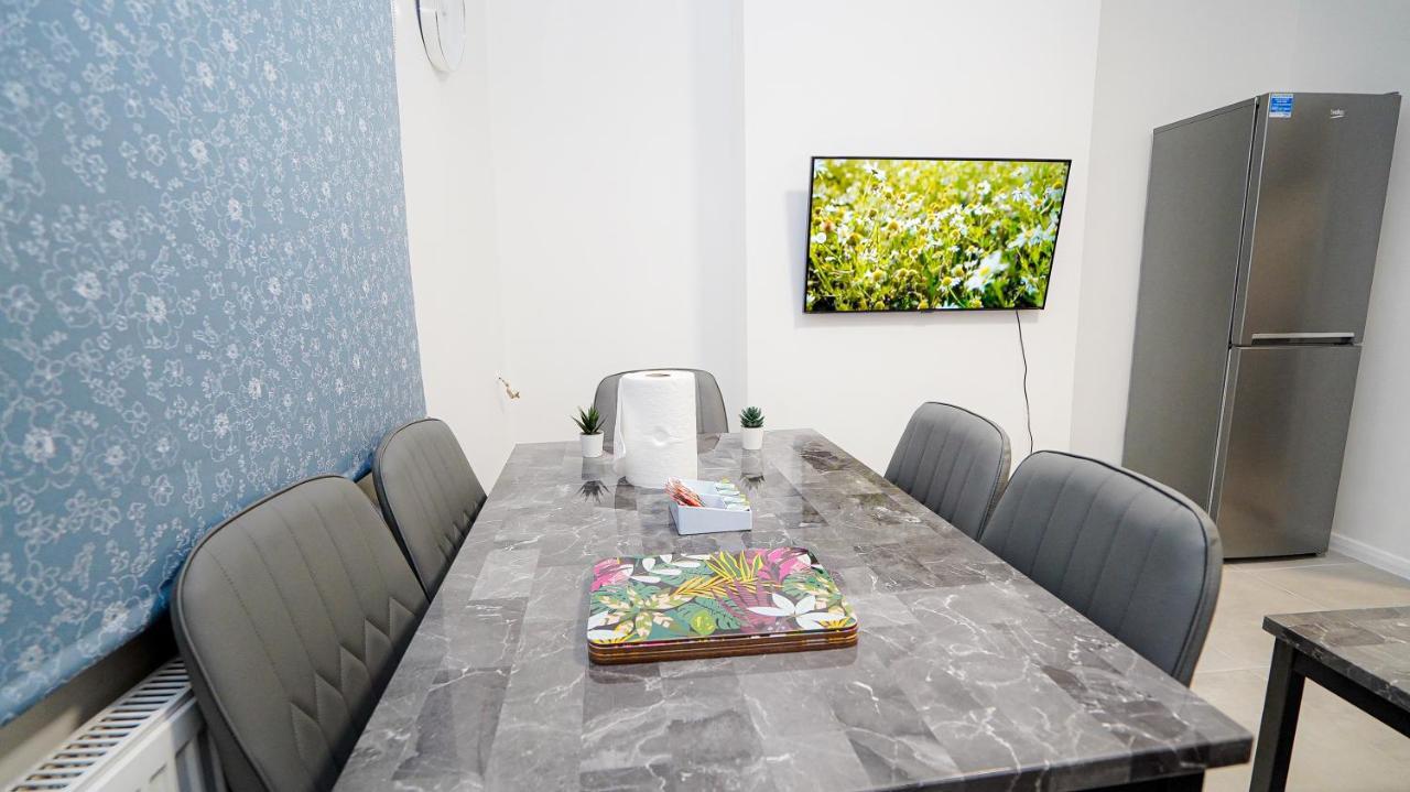 Tranquil Haven Cozy 2-bed Apt With Private Garde Apartment