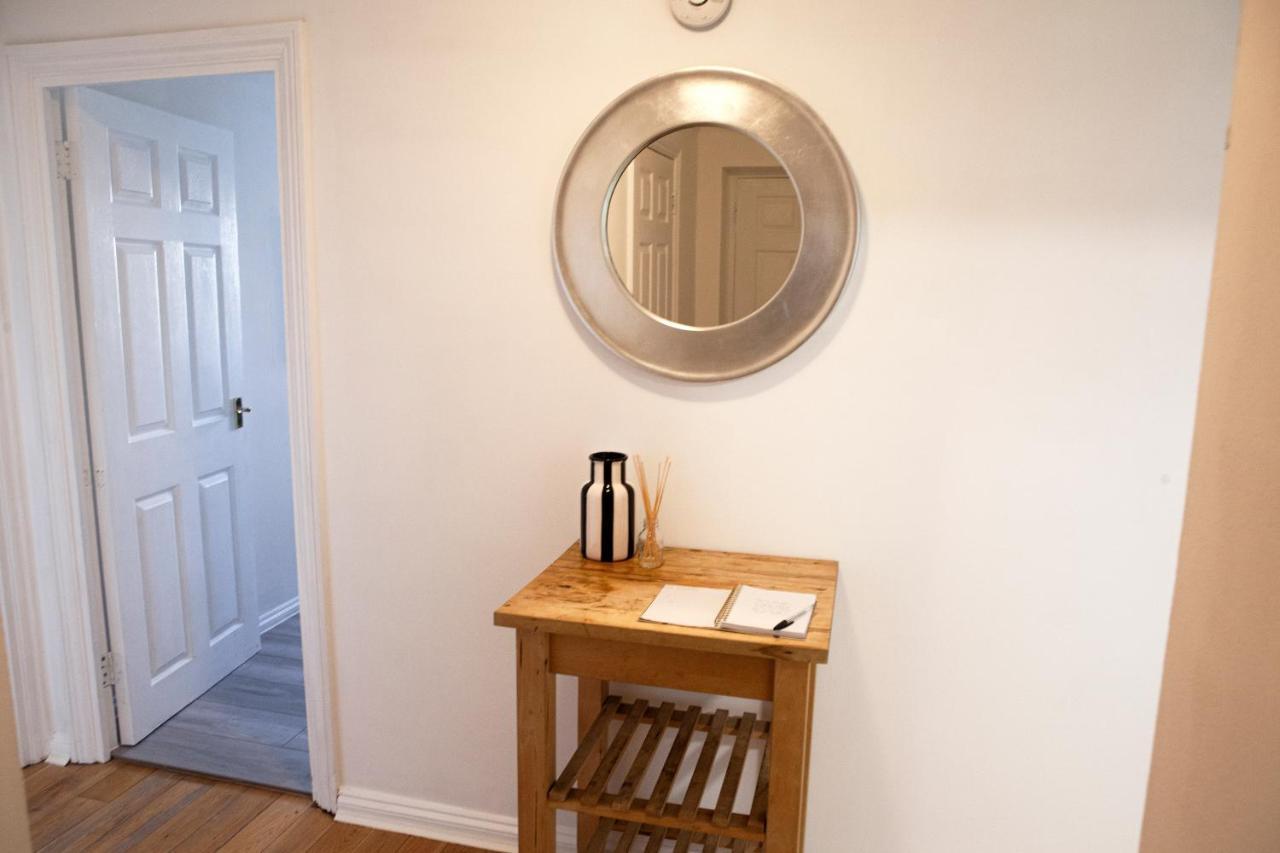 Spacious 2 Bed Flat In Wimbledon With Private Parking Apartment *