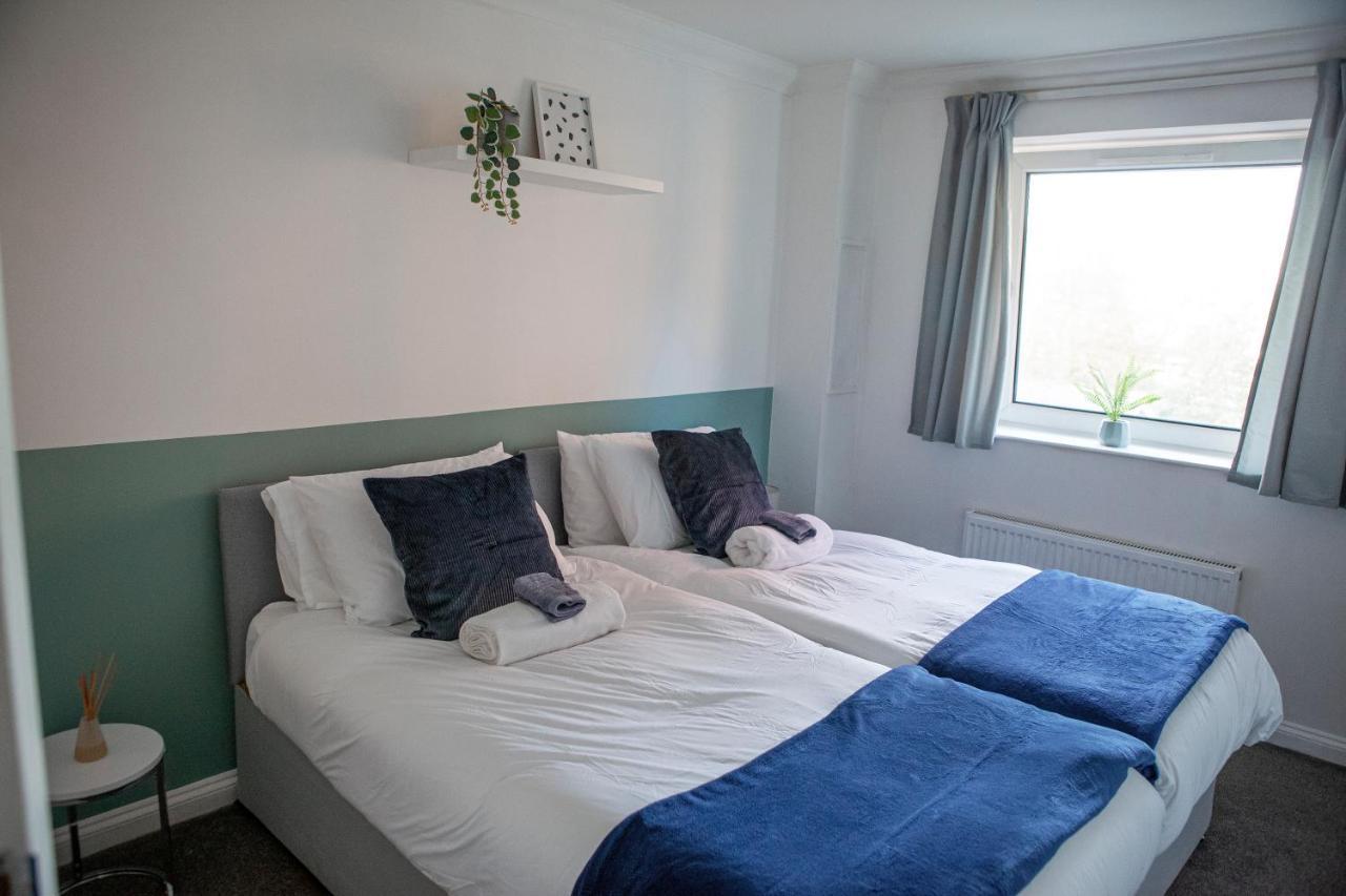 Spacious 2 Bed Flat In Wimbledon With Private Parking Apartment