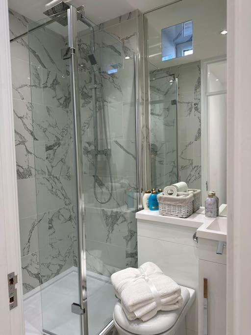 Stylish, Smart & Fun 4 Bed Apartamento