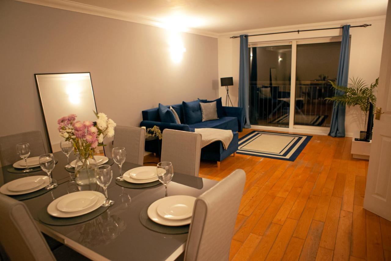 Spacious 2 Bed Flat In Wimbledon With Private Parking