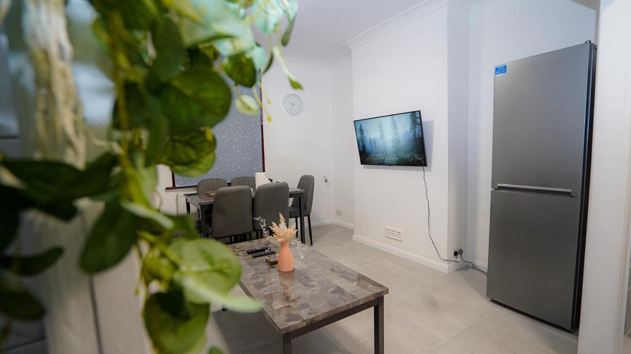 Apartment Tranquil Haven Cozy 2-bed Apt With Private Garde London