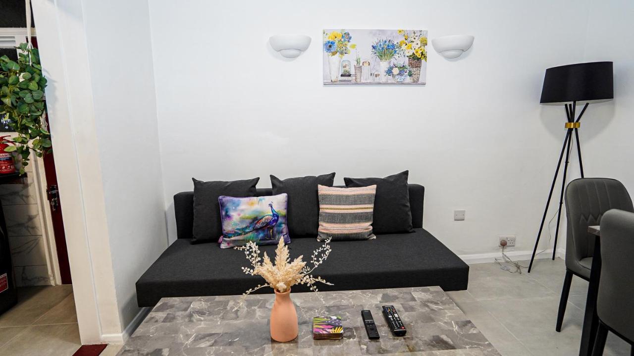 Tranquil Haven Cozy 2-bed Apt With Private Garde London