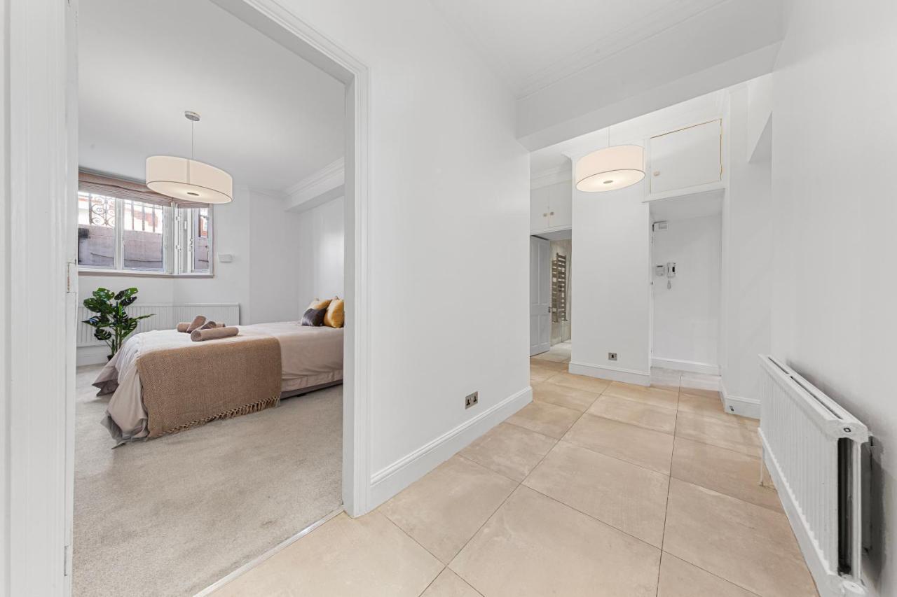 Apartment Harrods 2 Bed Lux Flat W/patio