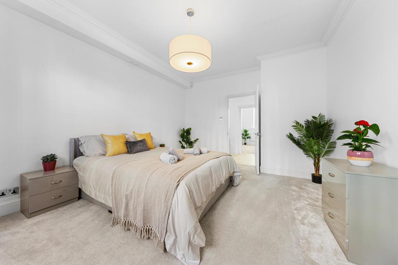 Apartment Harrods 2 Bed Lux Flat W/patio London