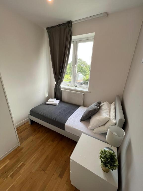 Pensión Stunning House 15 Min From Wembley Arena Londres