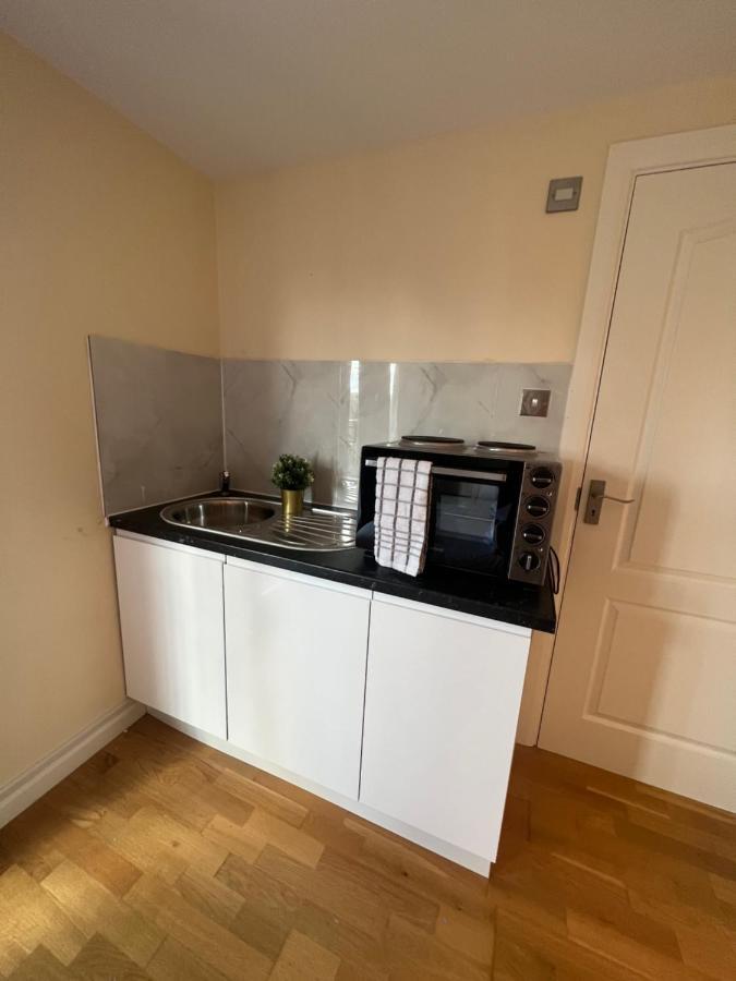 Pensión Stunning House 15 Min From Wembley Arena