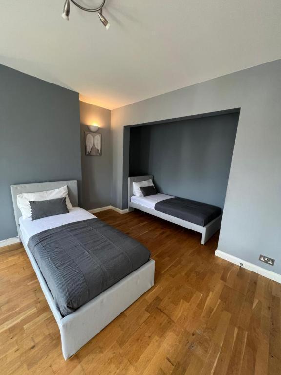 Pensión Stunning House 15 Min From Wembley Arena