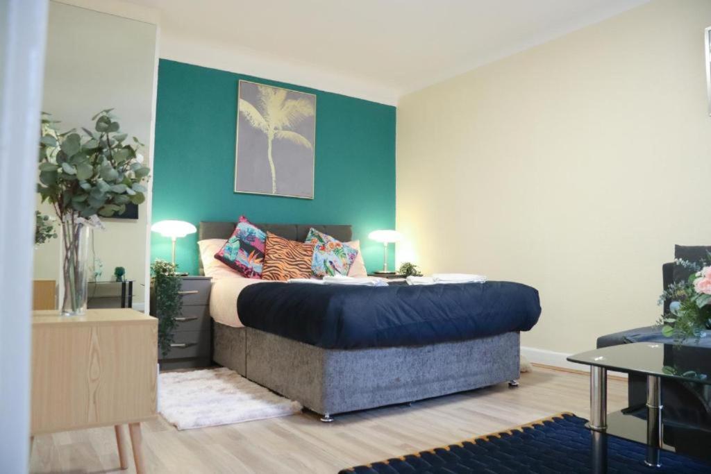 Hyde Park Studio Apartment London