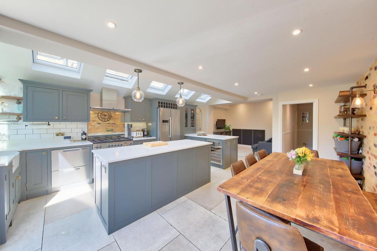 Family 4-bed House & Secluded Garden - Wimbledon London