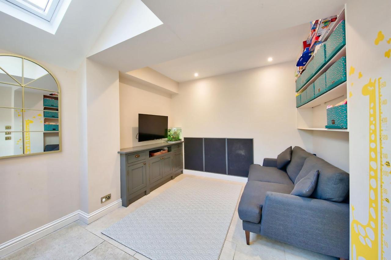 Family 4-bed House & Secluded Garden - Wimbledon