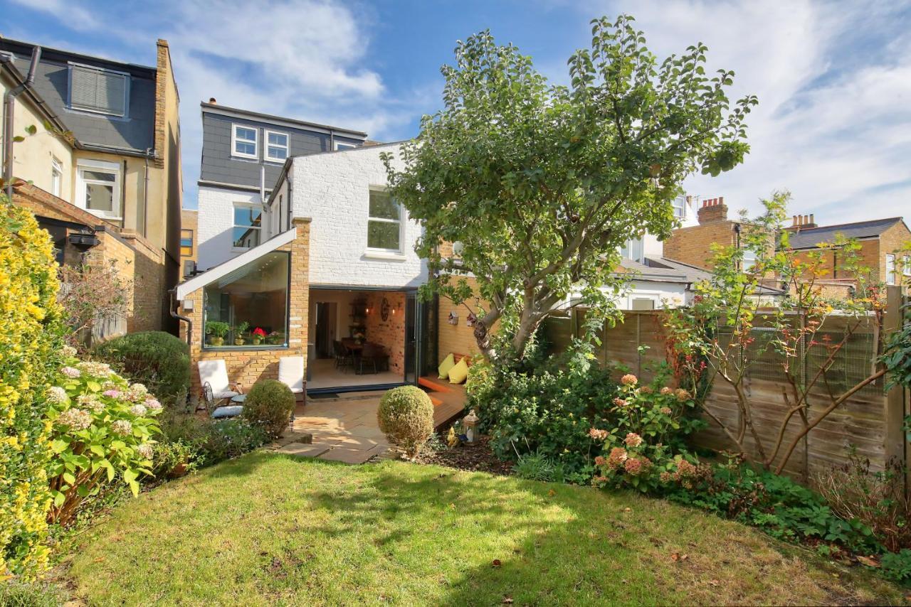 Family 4-bed House & Secluded Garden - Wimbledon London