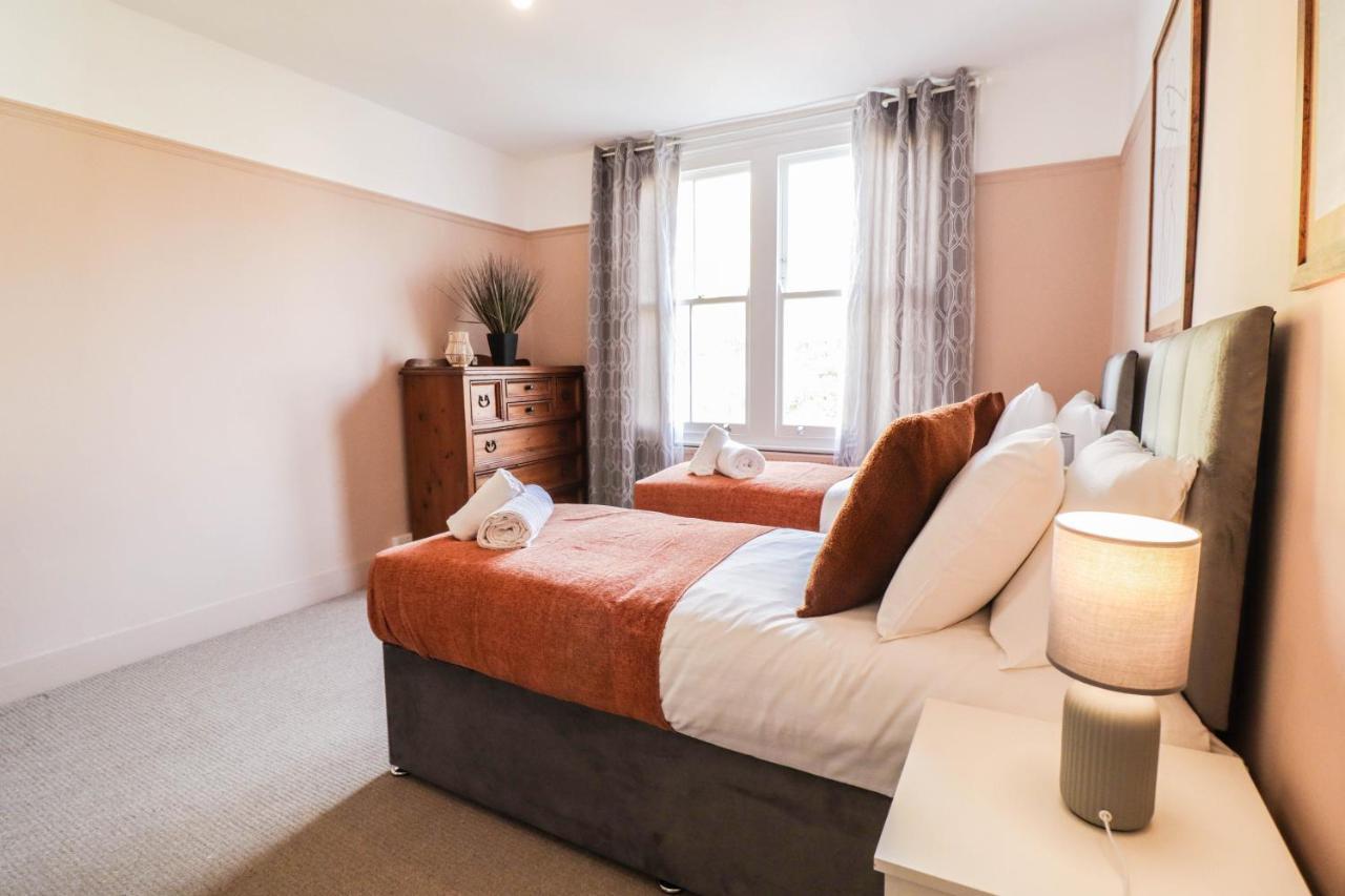Stunning 5 Bed House In Clapham - Free Wifi!