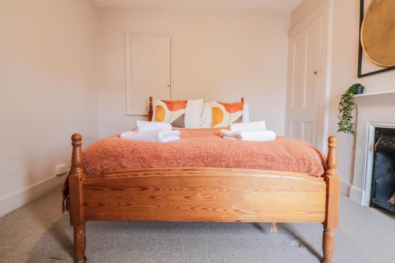 Stunning 5 Bed House In Clapham - Free Wifi!