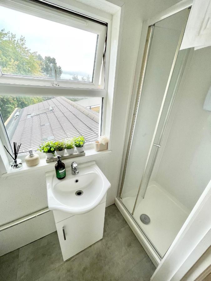 Pensión Luxury En-suite Double Bedroom Stratford E15 Londres