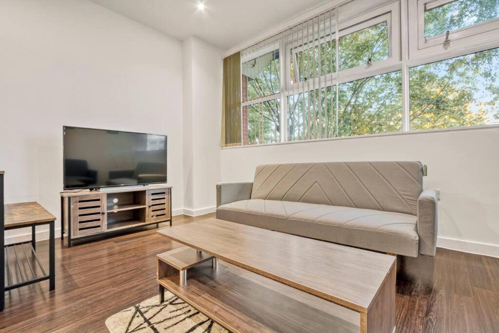 Appartement Heathrow 2-bedroom Urban Oasis *