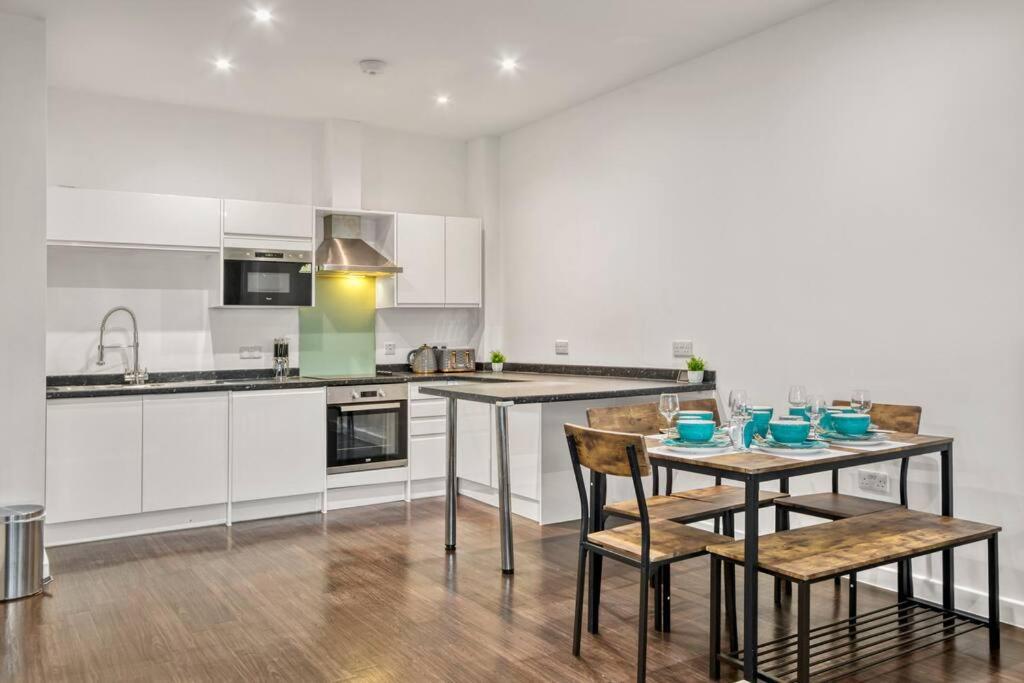 Heathrow 2-bedroom Urban Oasis Appartement *