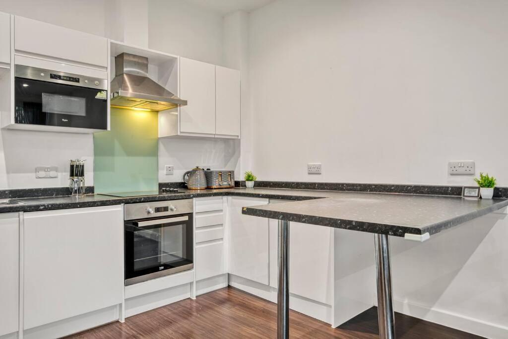 Heathrow 2-bedroom Urban Oasis Appartement