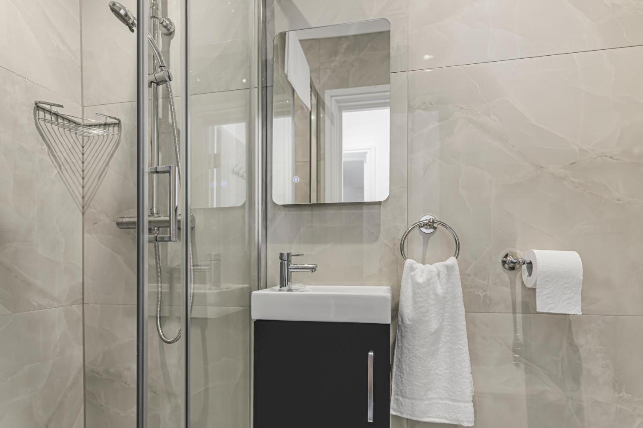 Modern 3 And 2 Bedroom In Maida Vale Londres