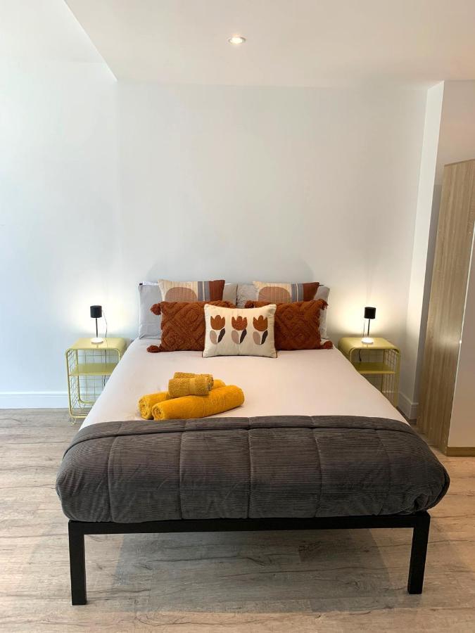 Modern Flat Near Highbury & Islington Station * London
