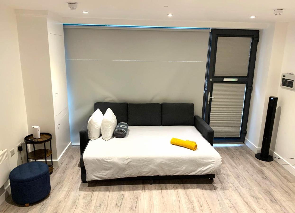 Modern Flat Near Highbury & Islington Station *