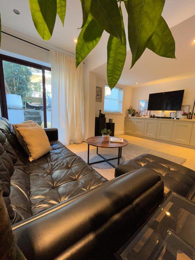 Cozy 2-bedroom Retreat With Modern Amenities Villa