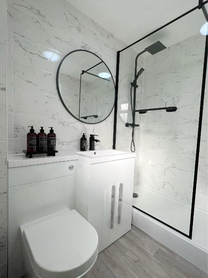 Stunning In Beckton With Private Entrance * London