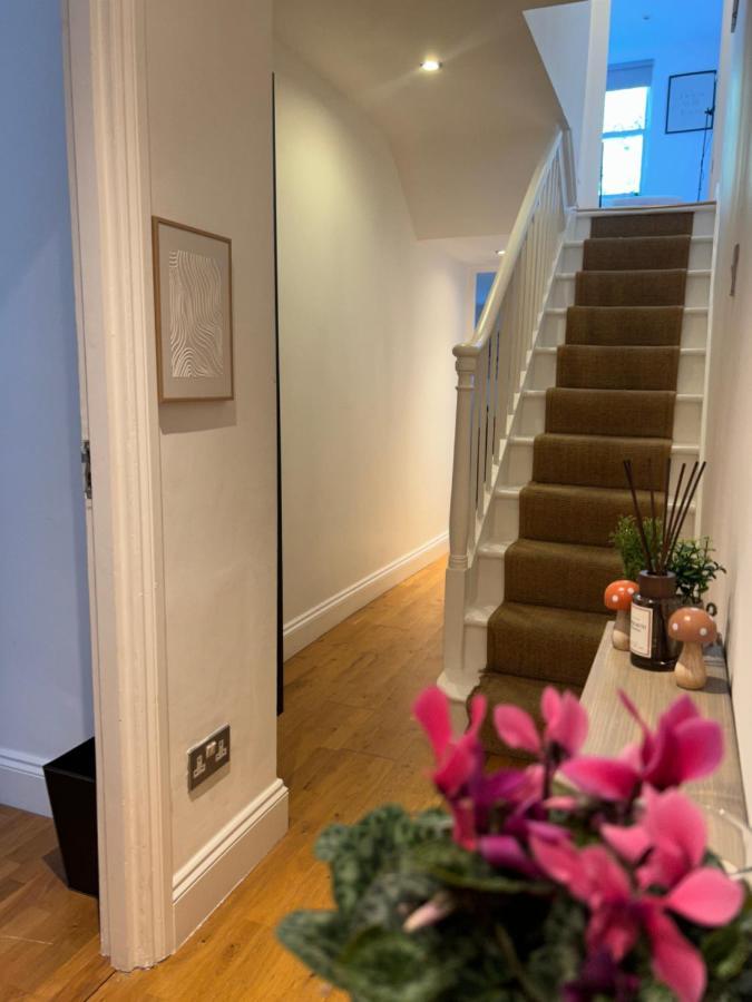 Cozy 2-bedroom Retreat With Modern Amenities * Londres