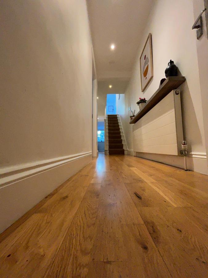 Villa Cozy 2-bedroom Retreat With Modern Amenities