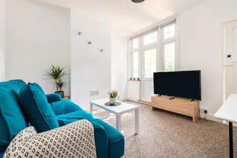 Apartment Garden Flat In Central Location *