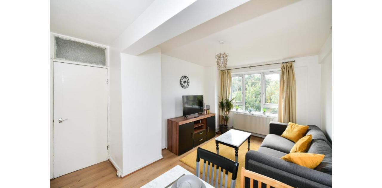 Entire Two Bedroom Flat In The Heart Of Greater London