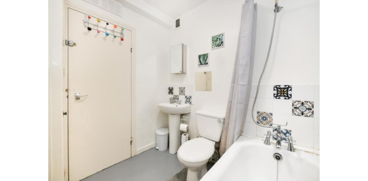 Entire Two Bedroom Flat In The Heart Of Greater Apartment