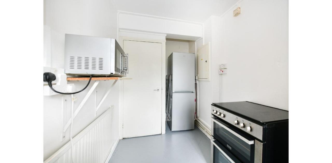 Entire Two Bedroom Flat In The Heart Of Greater Apartment London