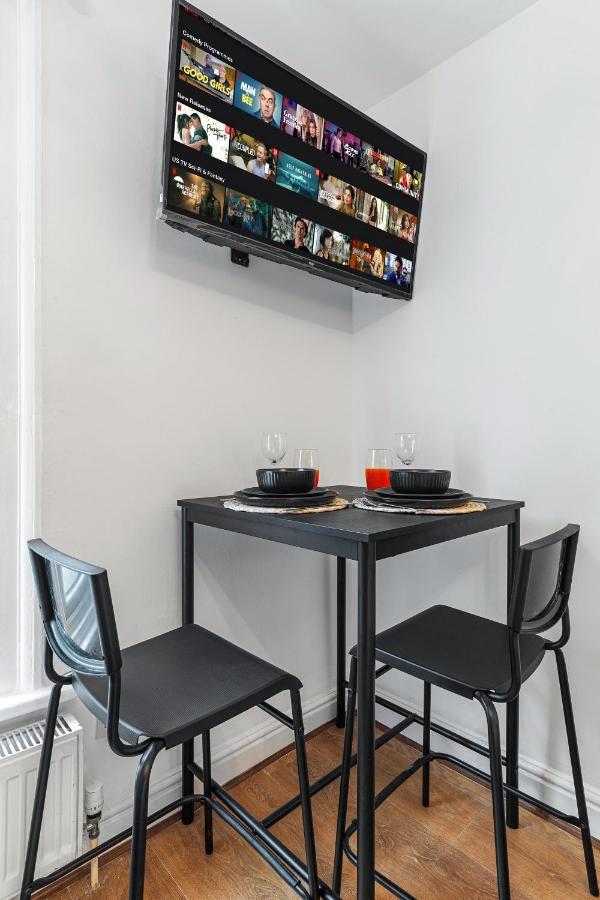 Modern Gem Brixton Centre Cozy & Comfort Charis Apartment London